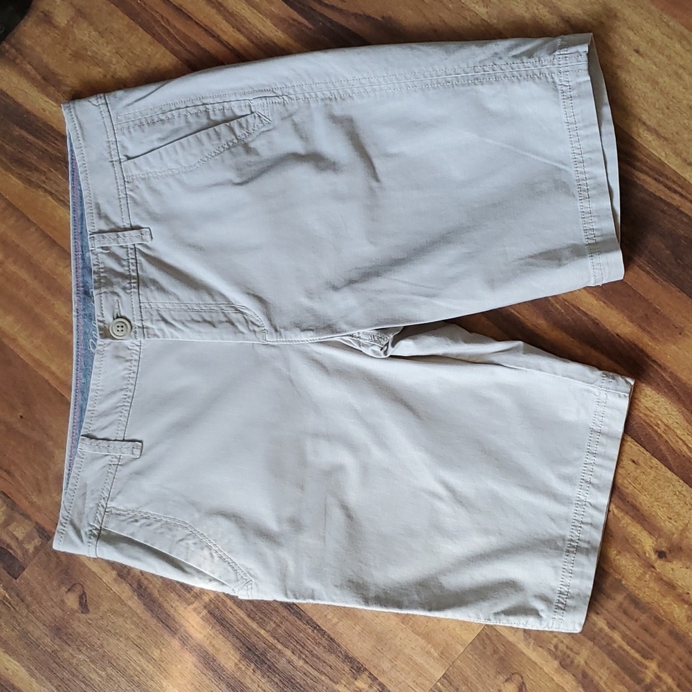Eddie Bauer Slightly Curvy Tan Khaki Preppy Shorts